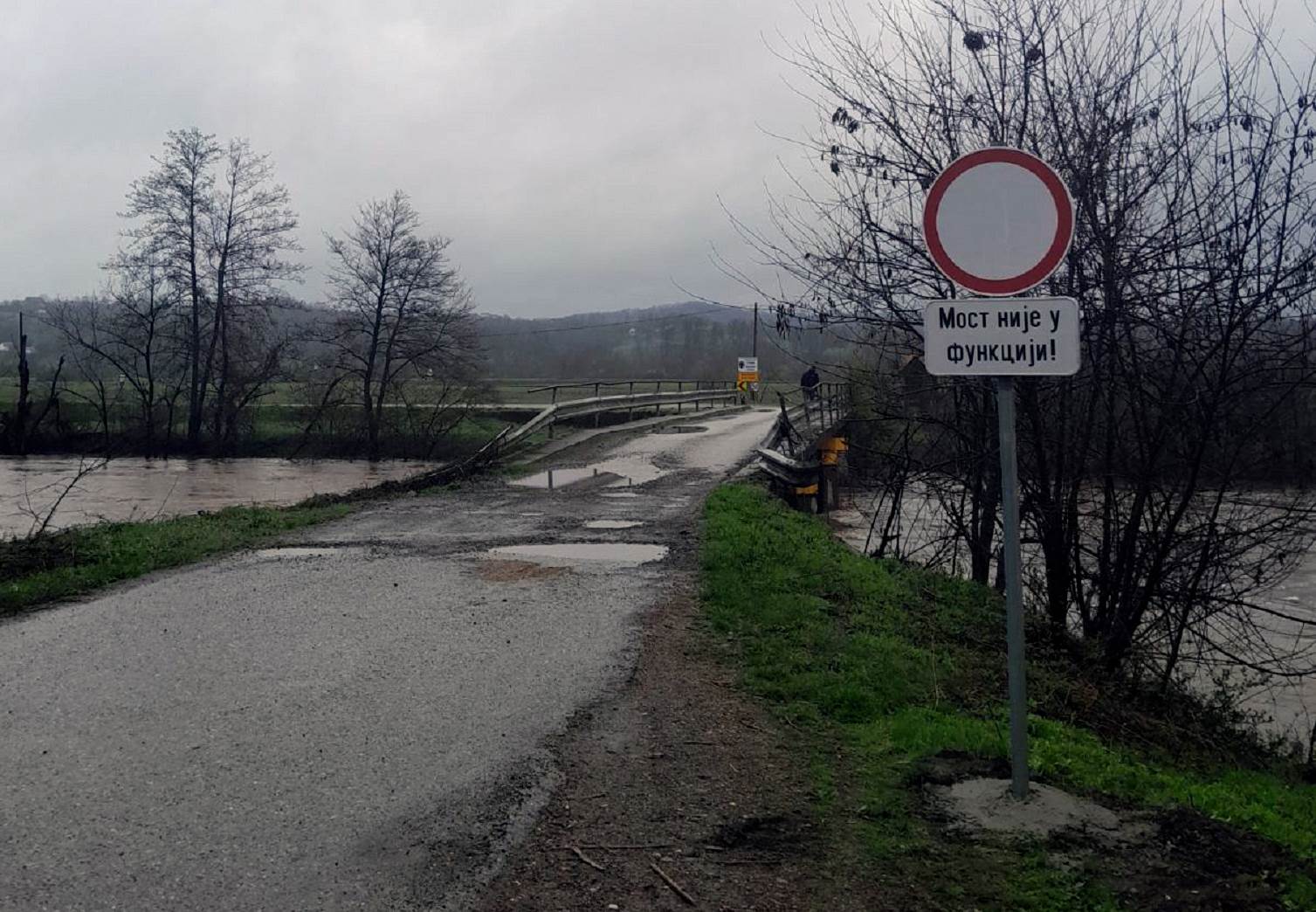 Obustavljen saobraćaj na putu Prnjavor-Stanari Obustavljen saobraćaj na putu Prnjavor-Stanari