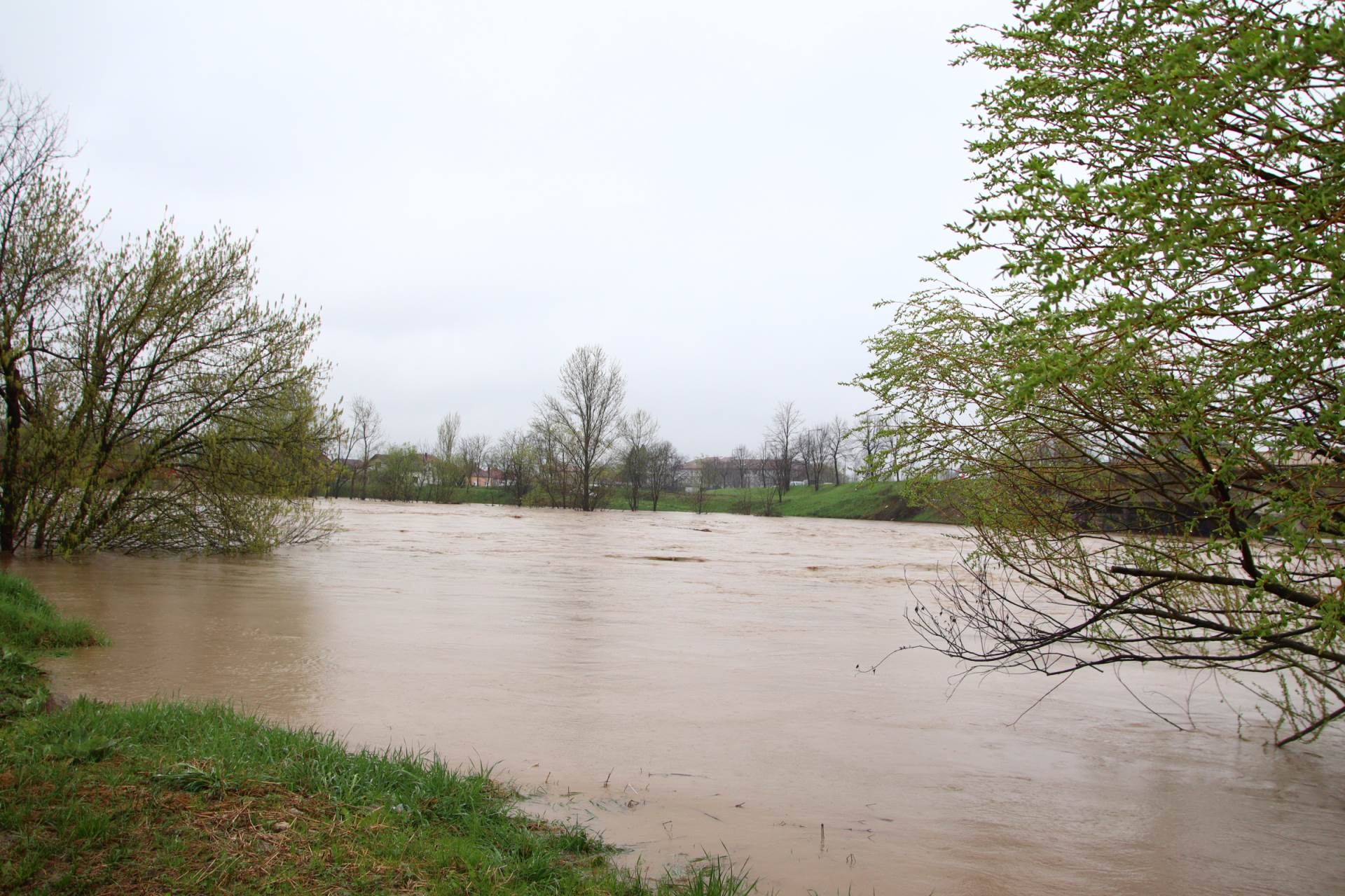  Poplave u Laktašima: Voda ušla u 100 domaćinstava, evakuisani građani 