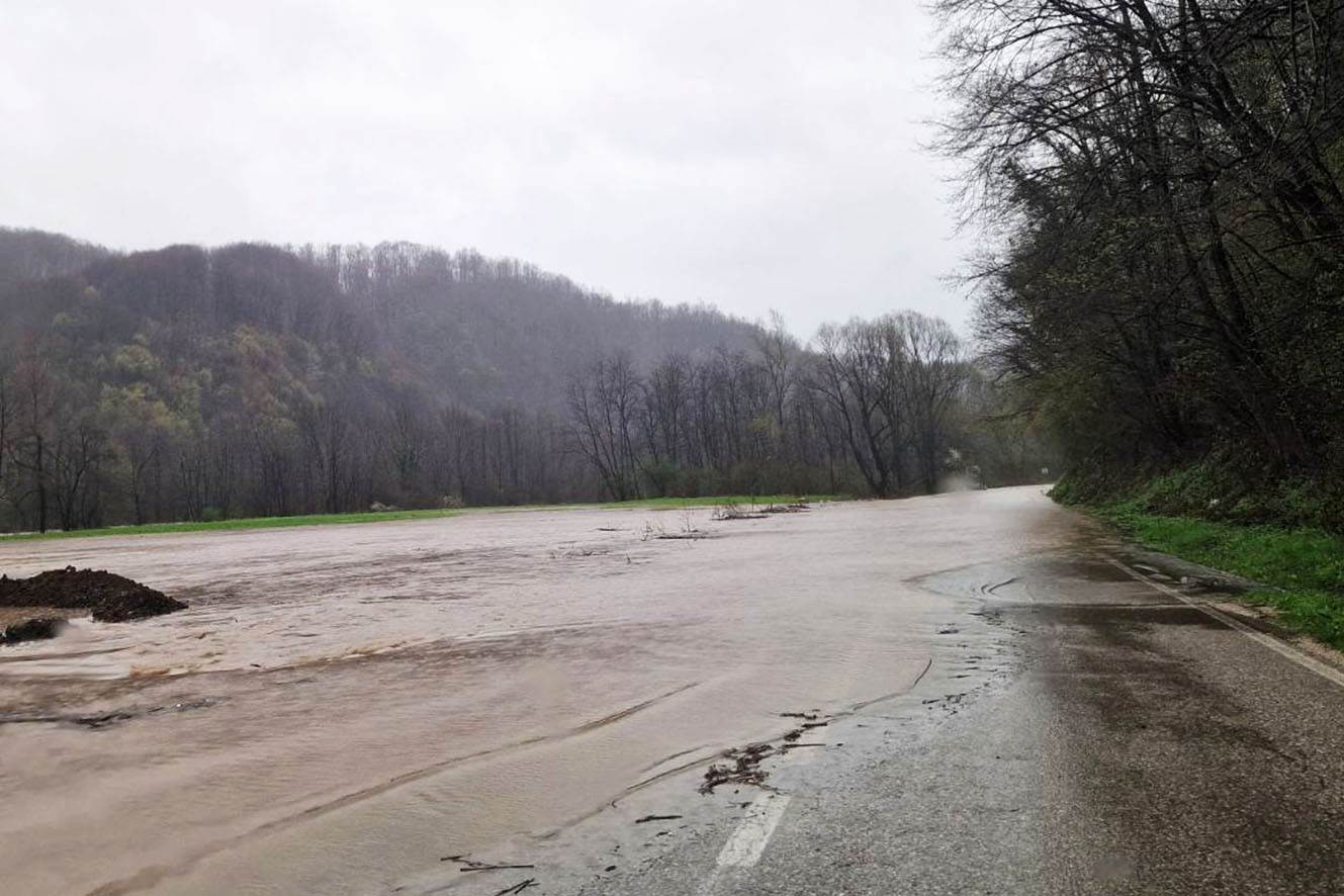 "Vode Srpske": Izlilo se više rijeka, kritična situacija u više gradova i opština u RS "Vode Srpske": Izlilo se više rijeka, kritična situacija u više gradova i opština u RS
