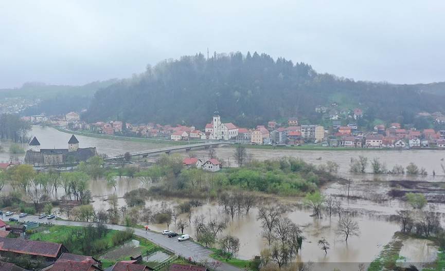  Kostajnica u pripravnosti: Raste vodostaj Une, moguće proglašenje vanredne situacije 