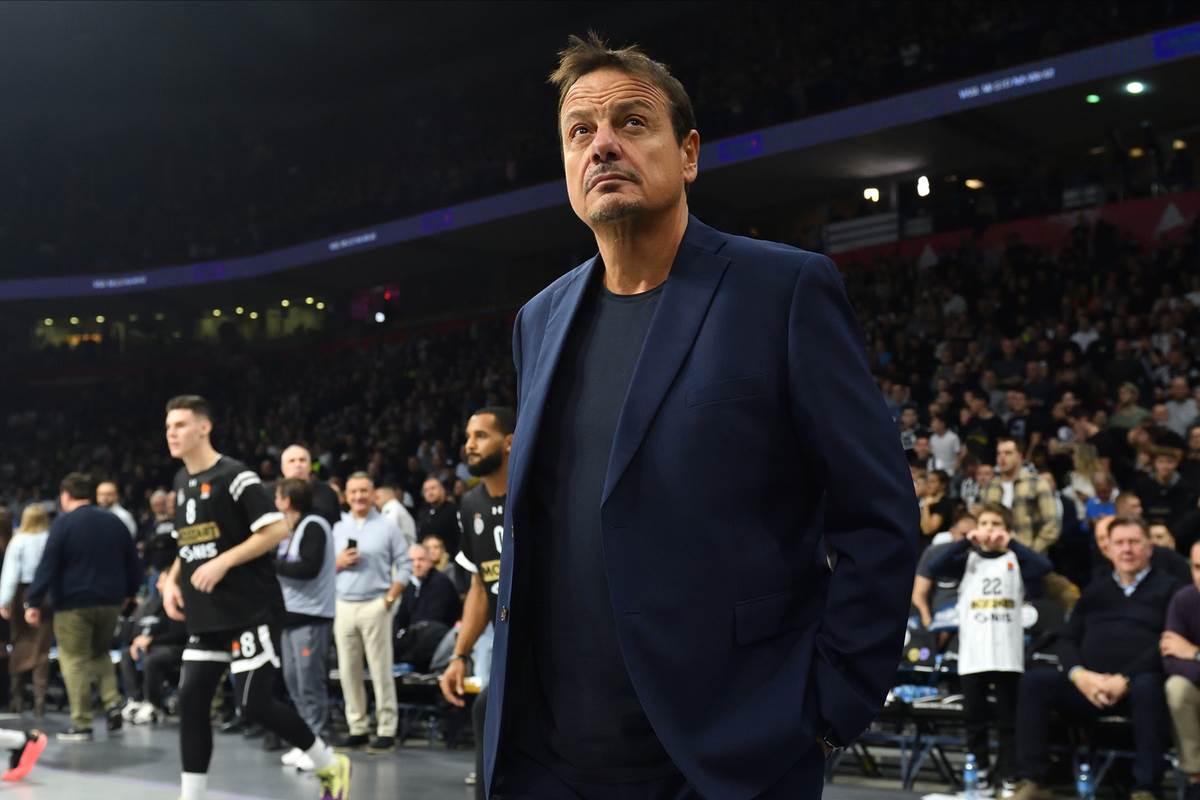  Ergin Ataman o uvredama navijača Efesa  