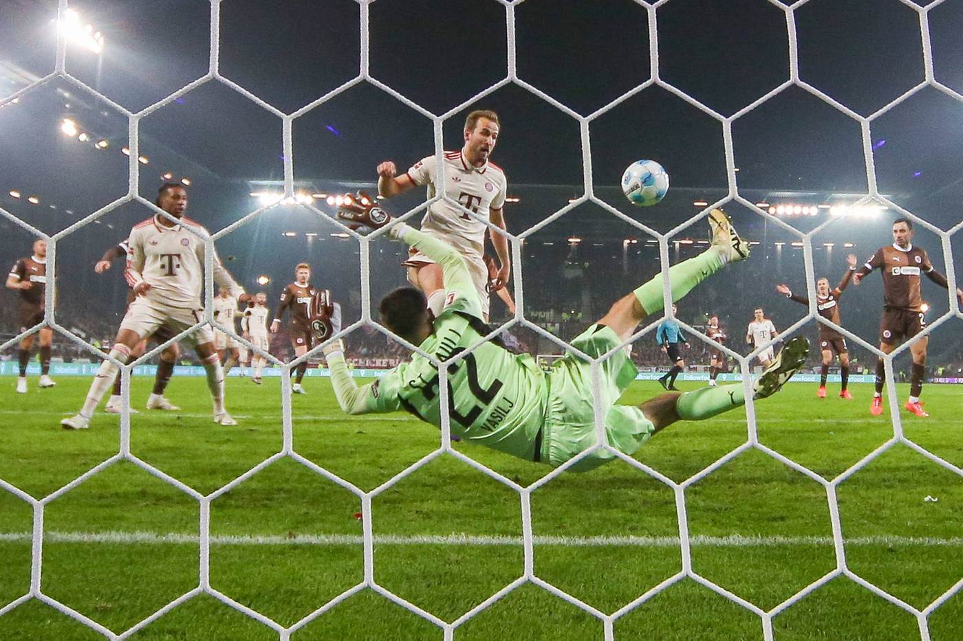  Bajern pobijedio Sent Pauli, Nikola vasilj uveličao jubilej Hari Kejn 