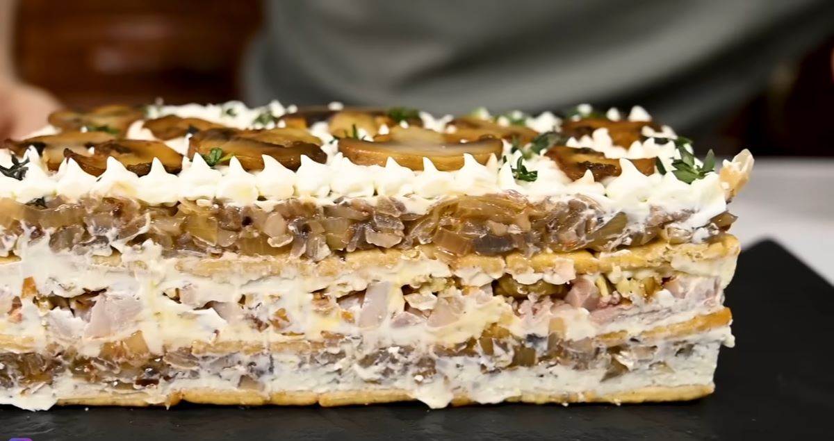  recept Slana torta sa šampinjonima i pilećim batakom 