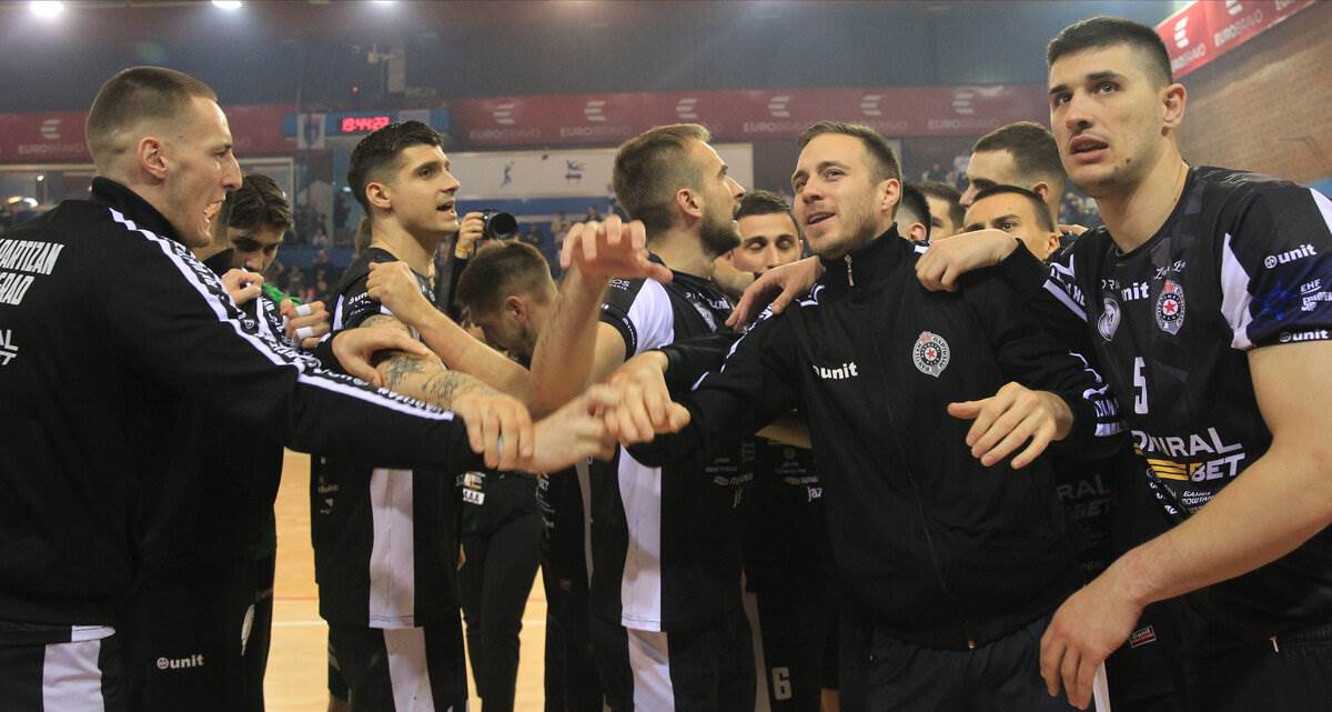  Partizan ako dobije meč službenim rezultatom igra protiv Izviđača 