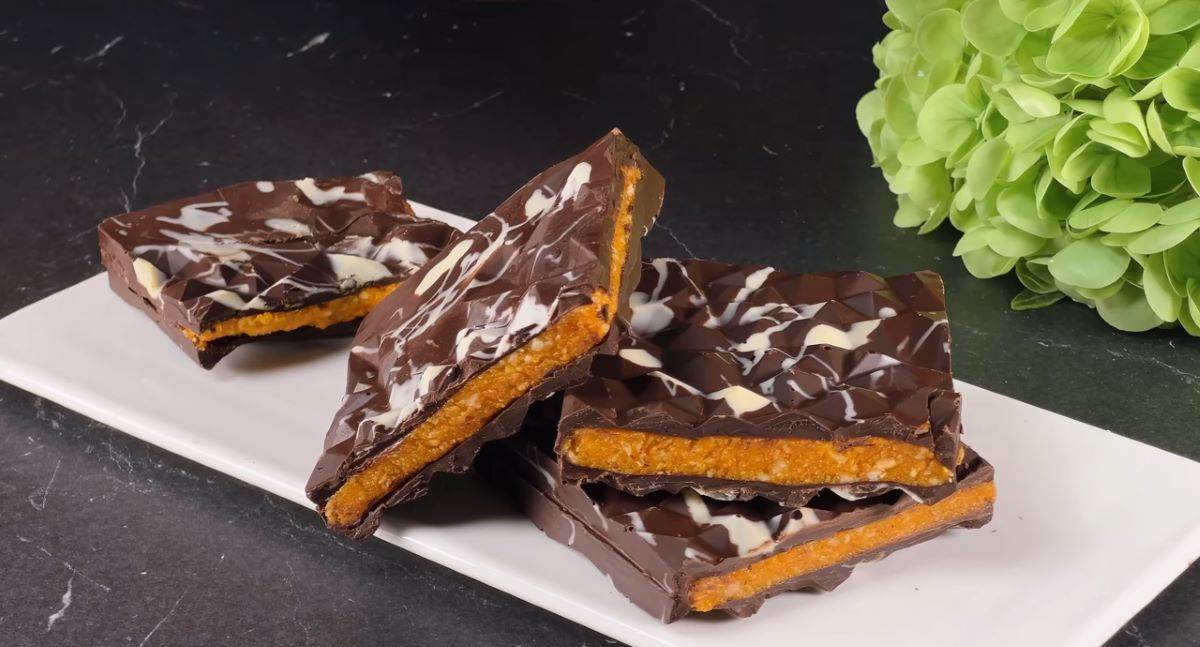 Recept za domaću čokoladu sa punjenjem od kikirikija, lješnika i suvih kajsija Recept za domaću čokoladu sa punjenjem od kikirikija, lješnika i suvih kajsija