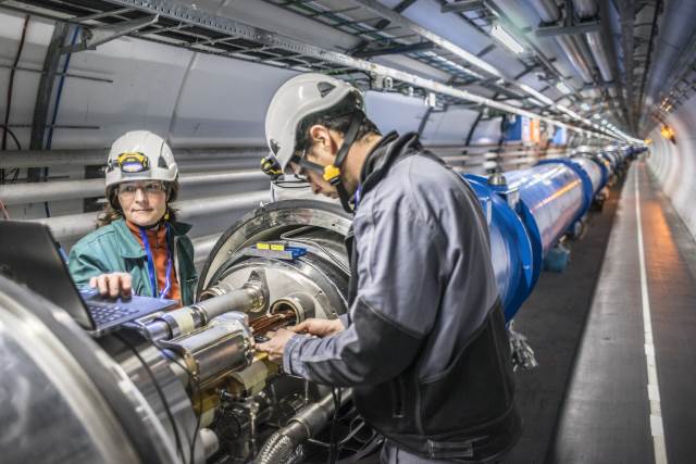 CERN gradi novu mašinu za razbijanje atoma CERN gradi novu mašinu za razbijanje atoma