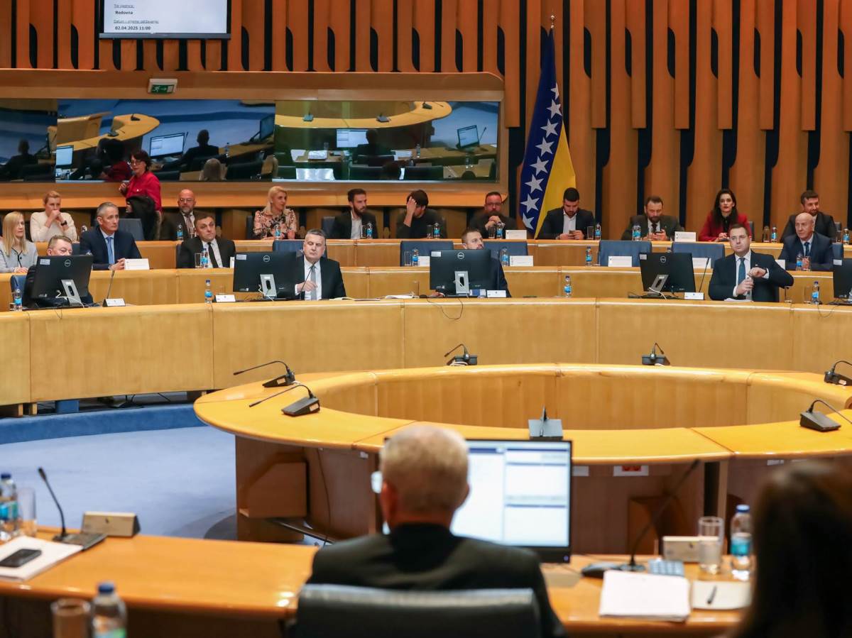 Dom naroda BiH: Usvojen prijedlog ukidanja PDV-a na osnovne životne namirnice i lijekove, a onda izgubljen kvorum Dom naroda BiH: Usvojen prijedlog ukidanja PDV-a na osnovne životne namirnice i lijekove, a onda izgubljen kvorum