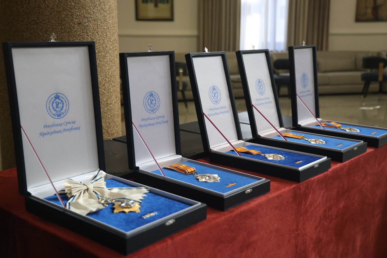  Zbog saradnje sa MUP-om RS: Dodik odlikovao visoke zvaničnike ruske policije (FOTO) 