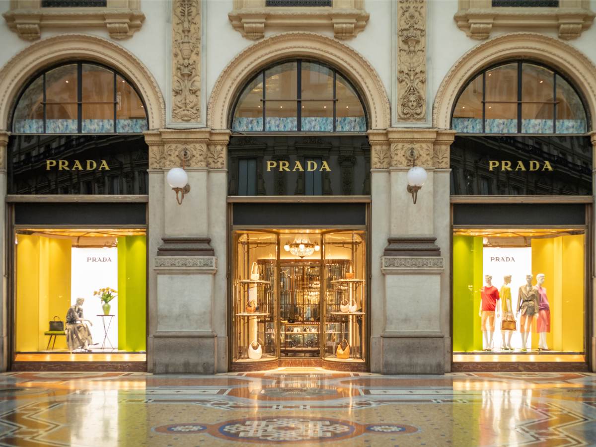  Dva najveća imena italijanske mode se ujedinjuju? Ove sedmice će se znati da li Prada preuzima Versaće 