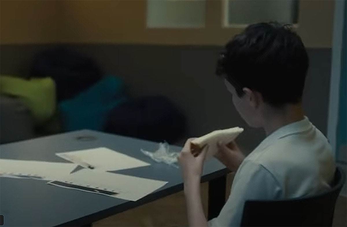  Scena sa sendvičom u seriji Adolescence značenje 