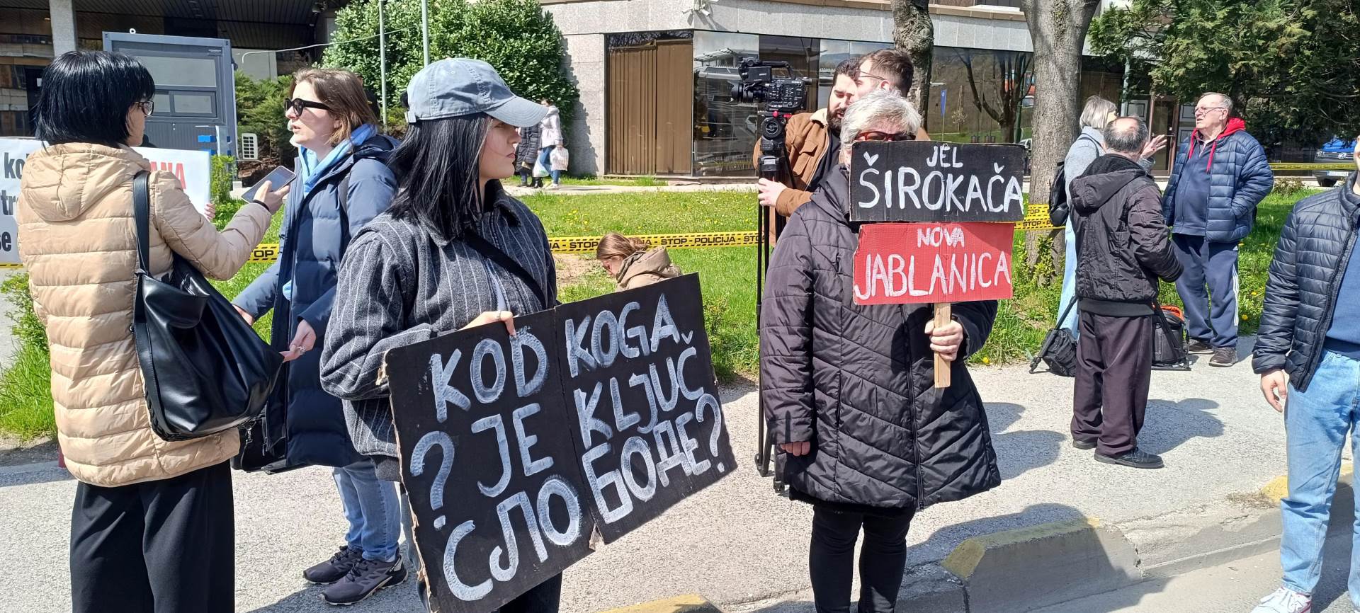  Studenti i aktivisti ispred Vlade FBiH: "Tužilaštvo HNK opstruira istragu o Jablanici" 