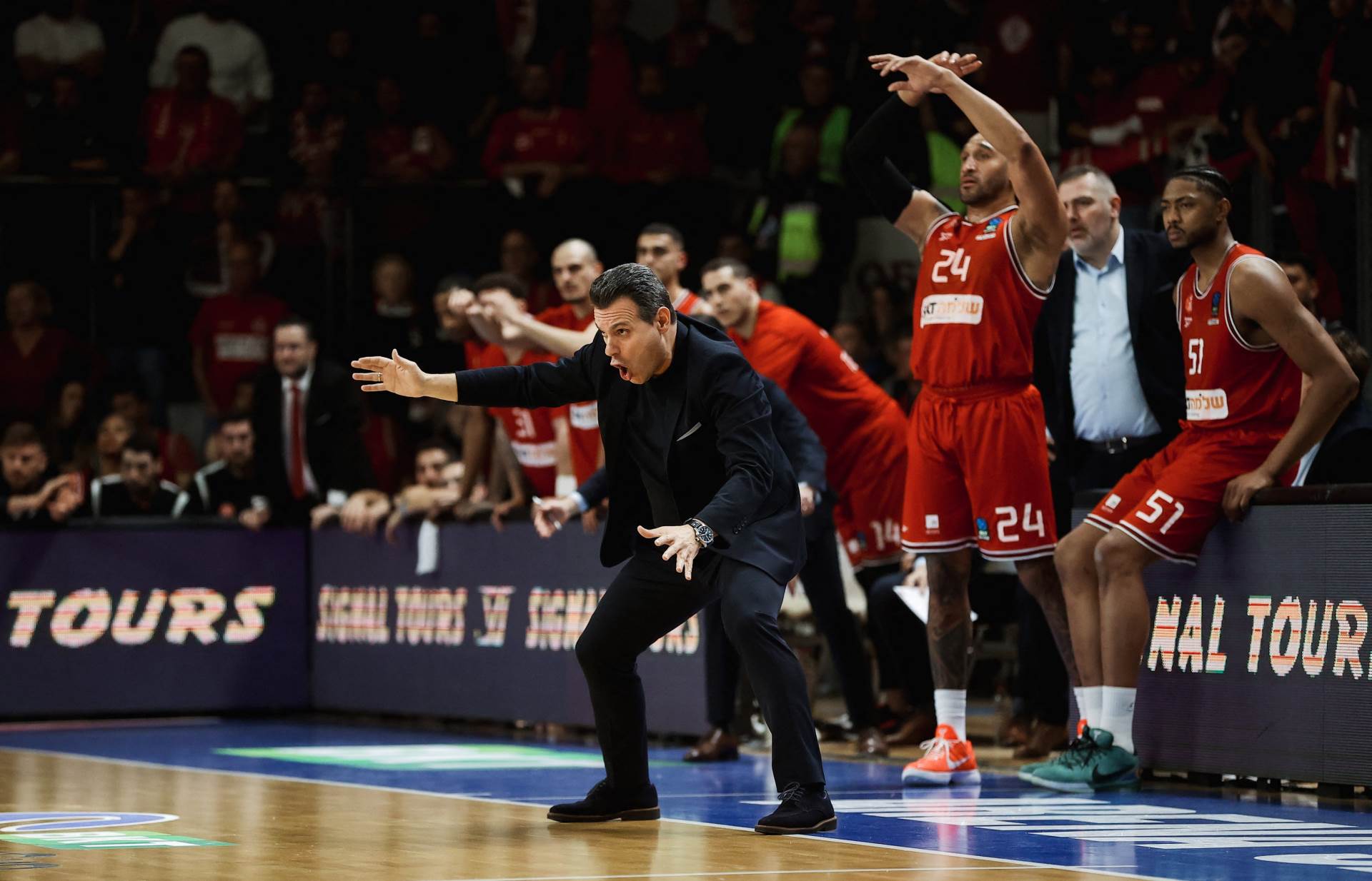  Hapoel Tel Avivželi Vasu Micića 