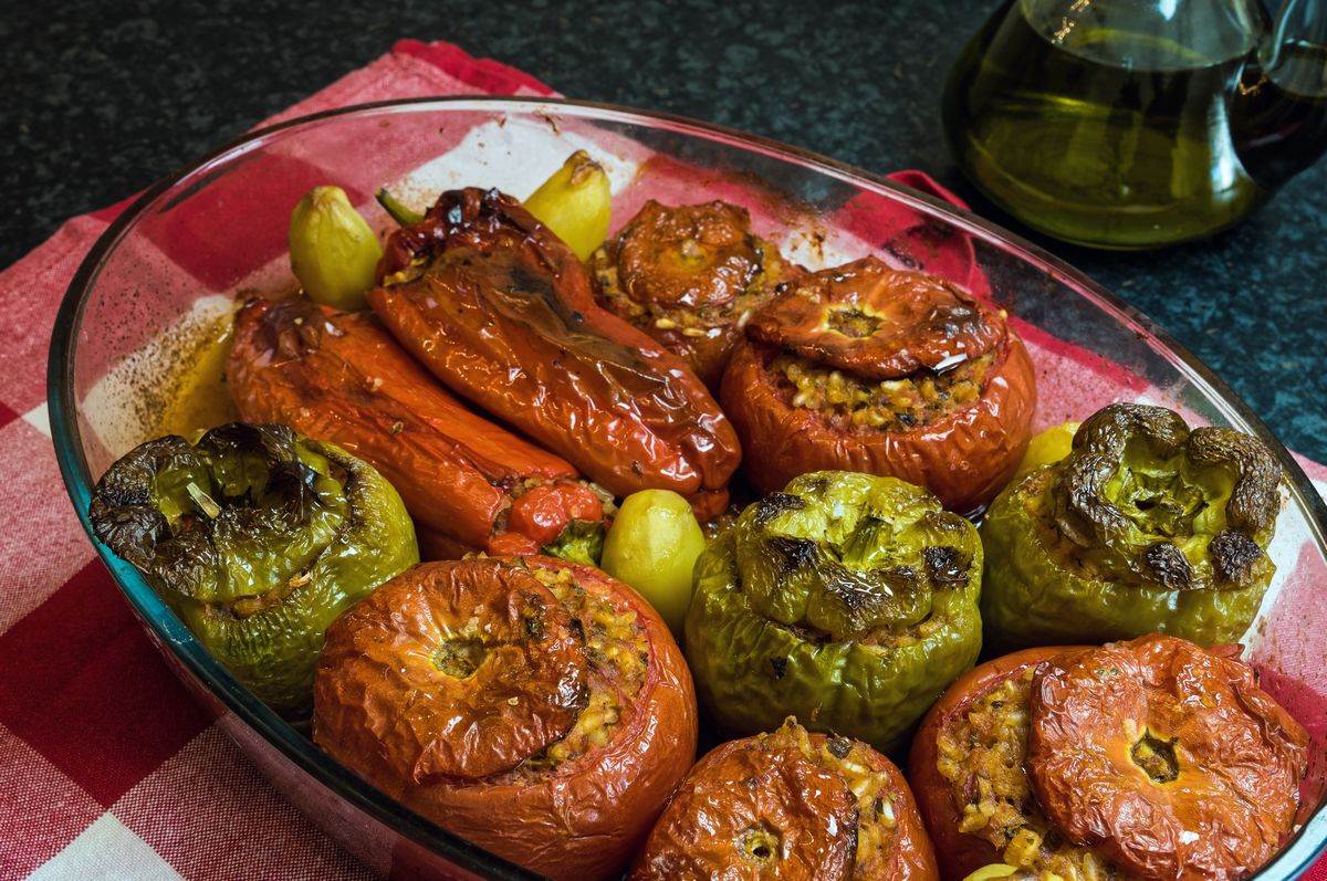 Recept za punjeni paradajz i paprike na grčki način Recept za punjeni paradajz i paprike na grčki način