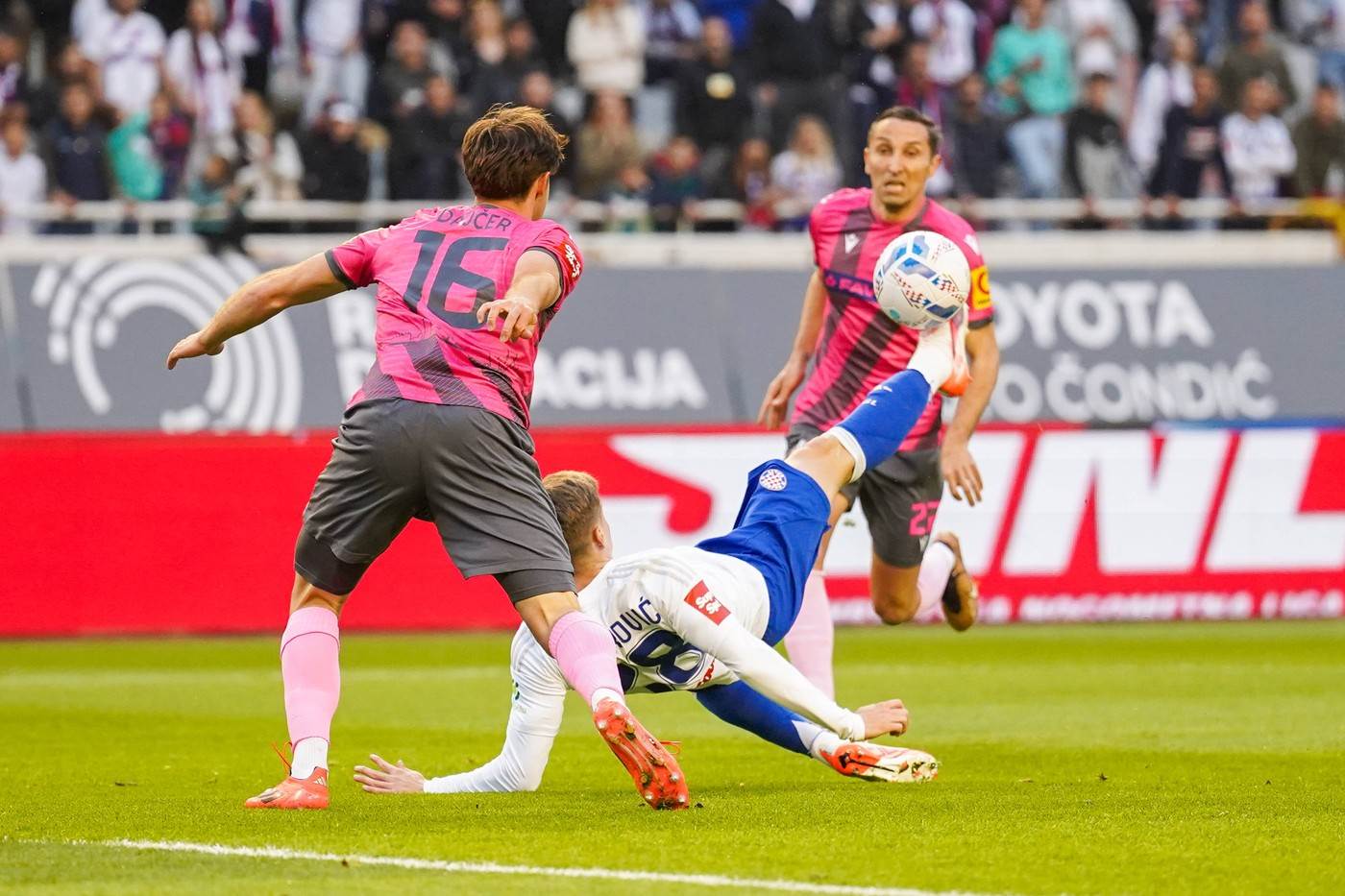 Hajduk remizirao sa Lokomotivom Rijeka prva na tabeli Hajduk remizirao sa Lokomotivom Rijeka prva na tabeli