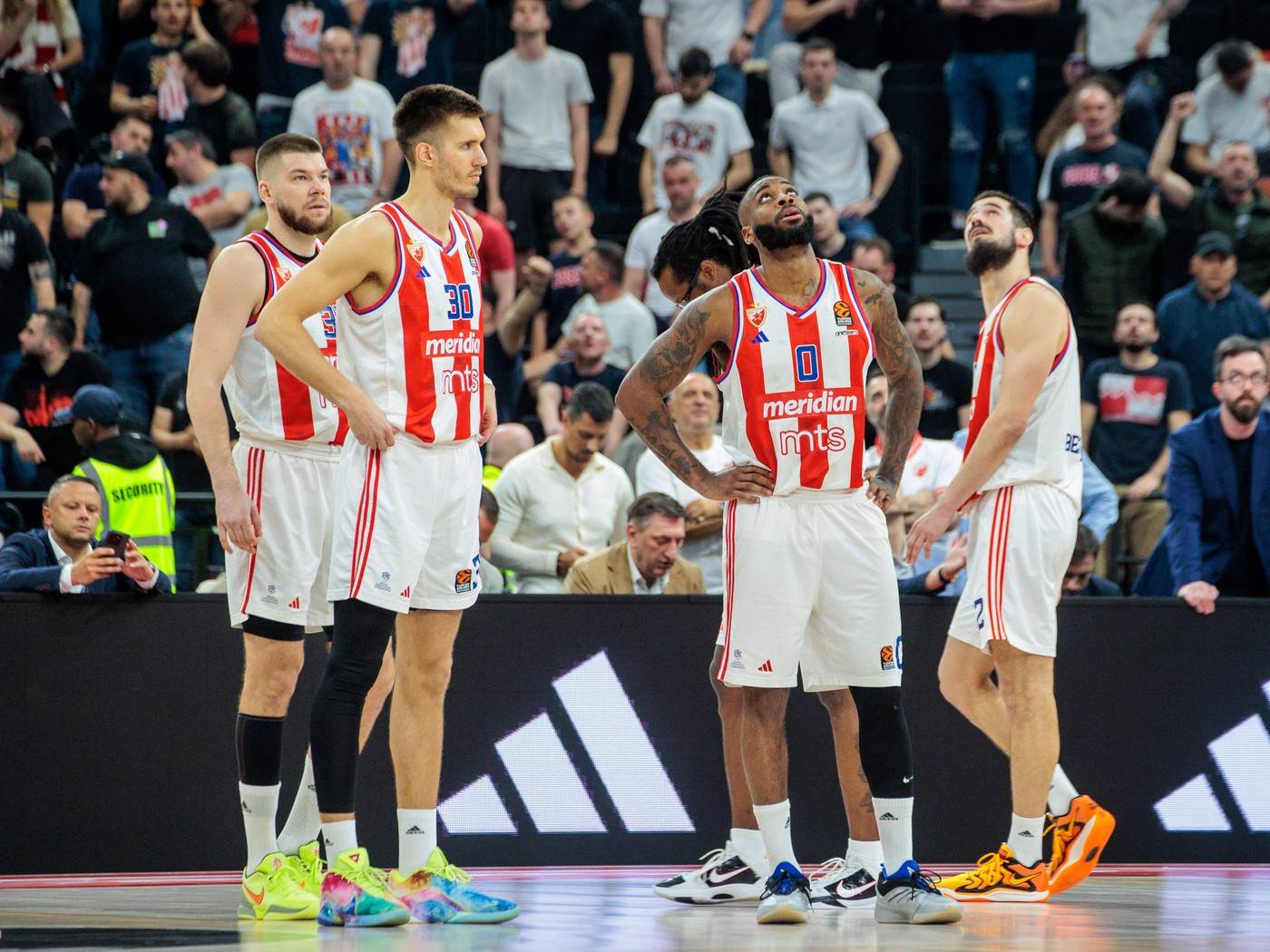  Sudijski ekspert Tod Vornik potvrdio je da je Crvena zvezda oštećena u Minhenu 