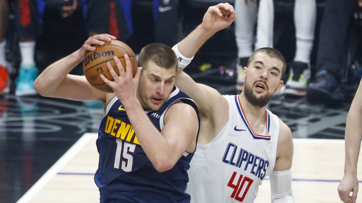  ivica zubac ceka nikolu jokica u plej ofu 