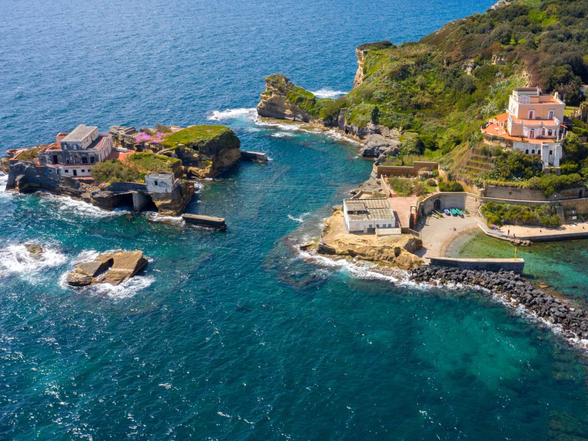  Ukleto ostrvo Gajola kod Napulja privlači turiste iz cijelog svijeta 