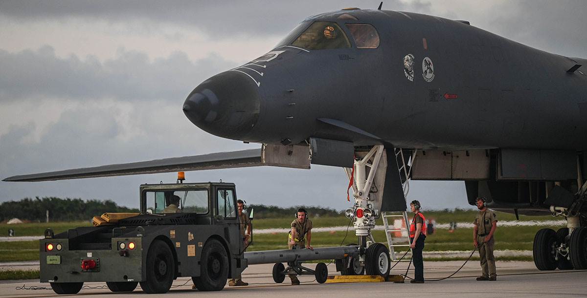 Američki bombarderi B-1B Lancer sletjeli u Japan Američki bombarderi B-1B Lancer sletjeli u Japan