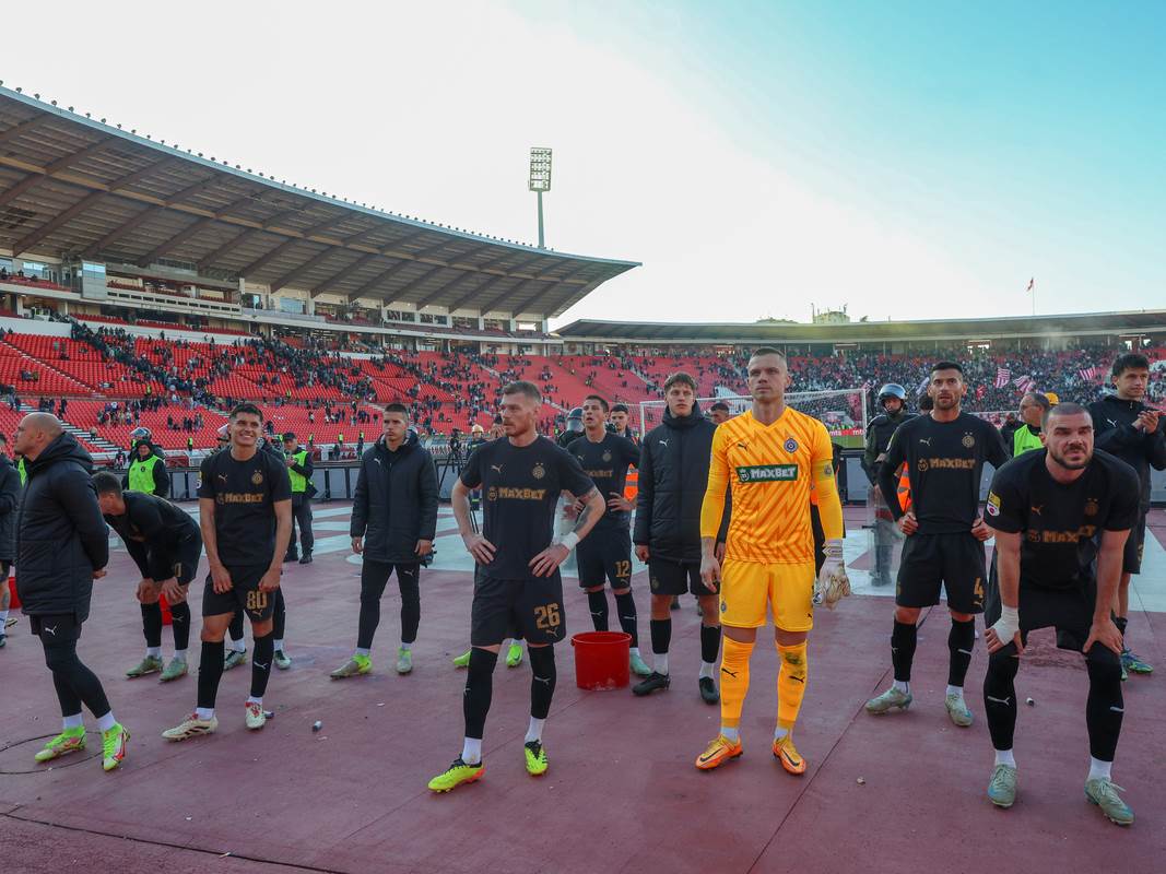  Čak 12 fudbalera napušta Partizan 