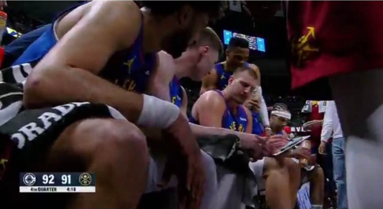 Nikola Jokić vodio tajm aut Denvera Nikola Jokić vodio tajm aut Denvera