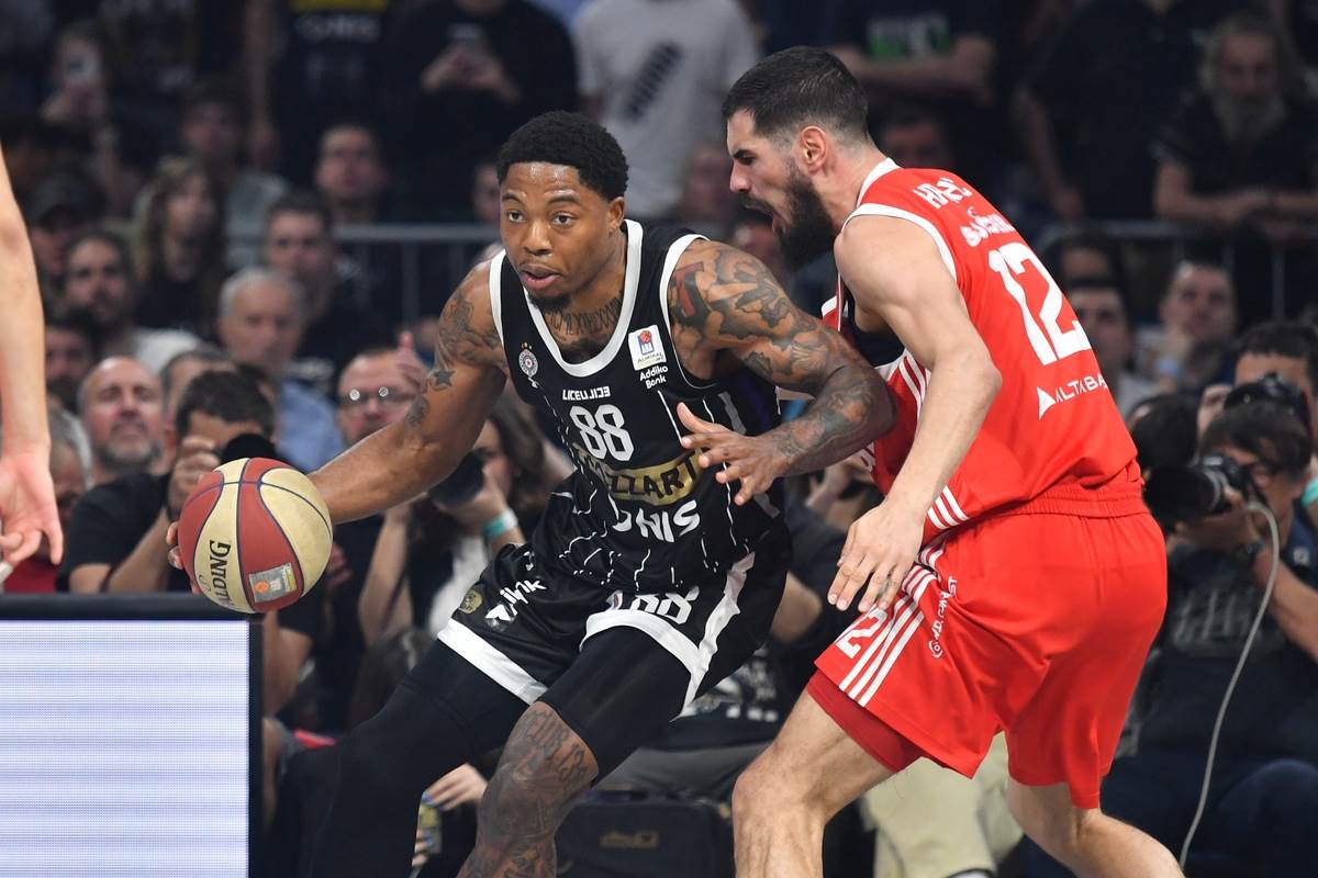 Crvena zvezda i Partizan će dobiti trogodišnje licence Evrolige Crvena zvezda i Partizan će dobiti trogodišnje licence Evrolige