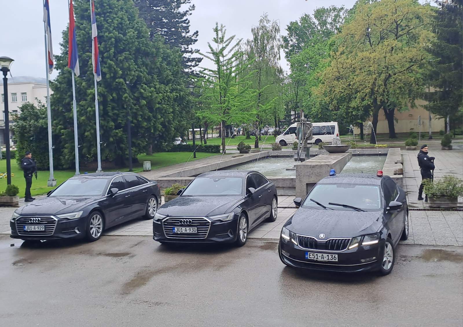 Naoružani pripadnici MUP RS čuvaju Dodika Naoružani pripadnici MUP RS čuvaju Dodika