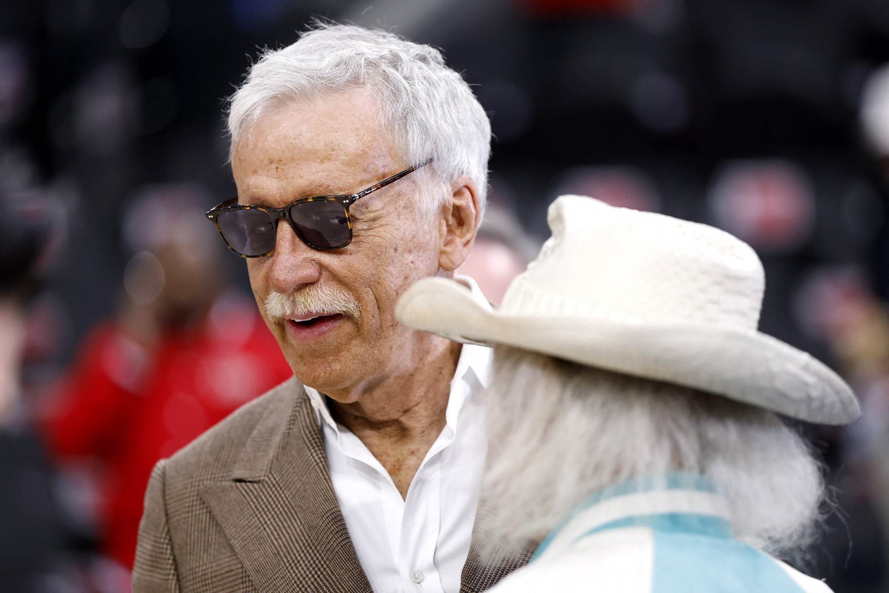  Vlasnik Denvera Sten Krenke na udaru navijača 