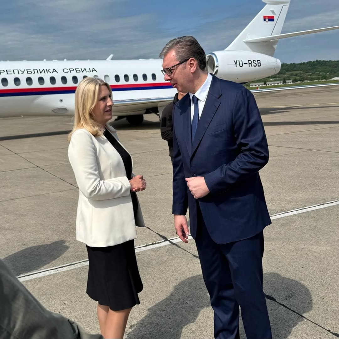  Cvijanovićeva dočekala Vučića pred odlazak u Donju Gradinu: "Uvijek rado viđen i najdraži gost" 