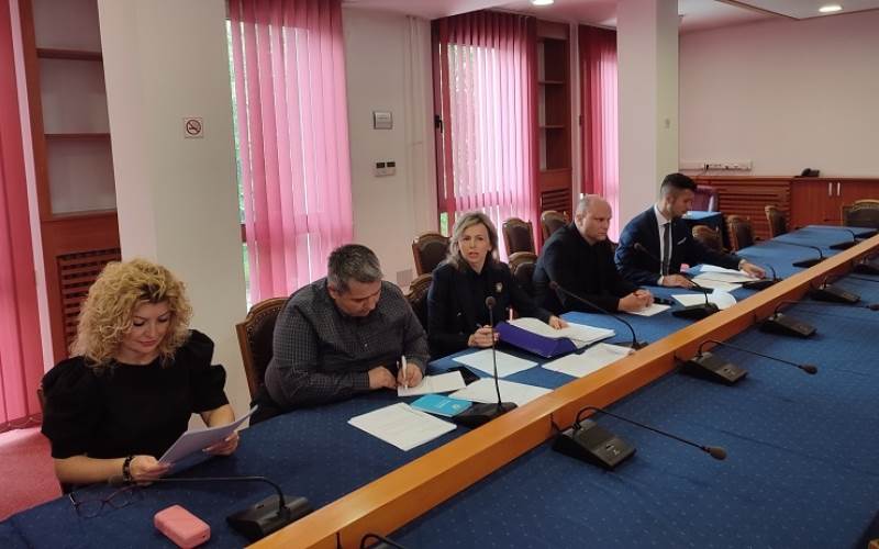 Raspisuje se konkurs za glavnog i zamjenika glavnog revizora Srpske Raspisuje se konkurs za glavnog i zamjenika glavnog revizora Srpske