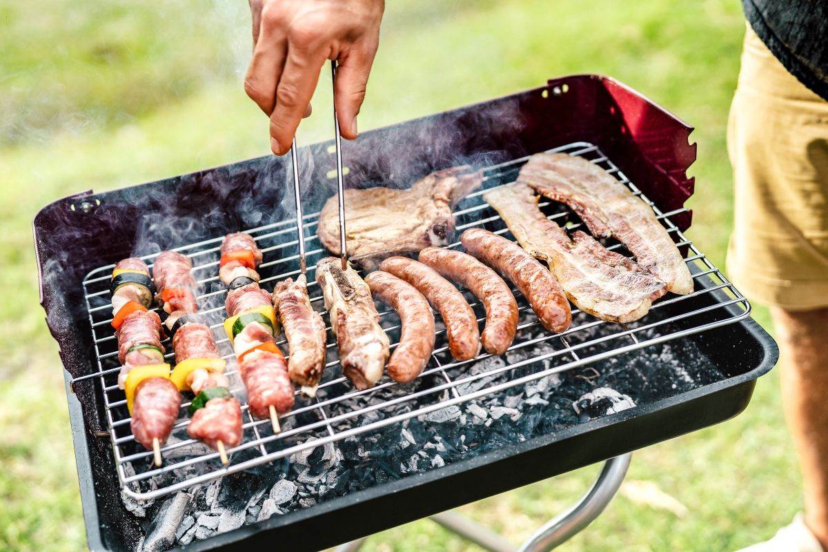 Podmazivanje roštilja slaninom, savjeti majstora Podmazivanje roštilja slaninom, savjeti majstora