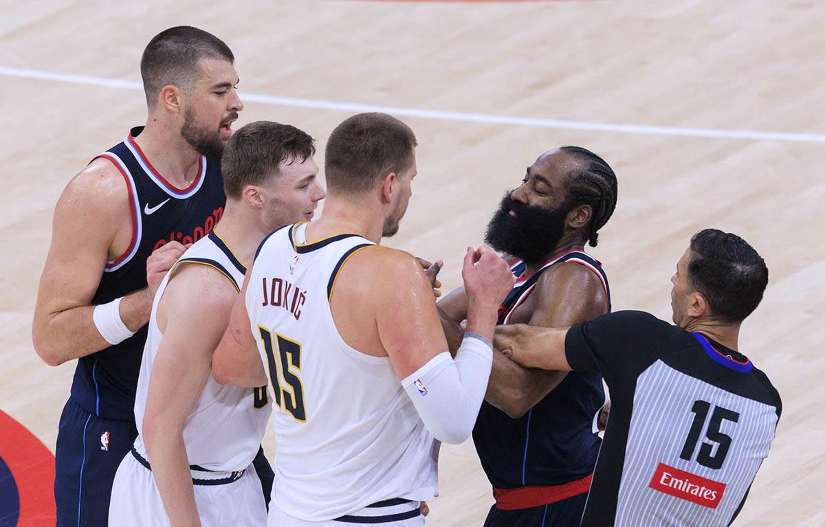  Džejms Harden pobjegao od novinara poslije poraza 