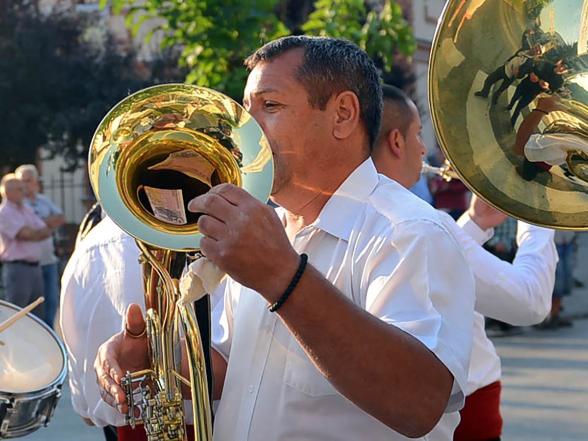  Mostarac proslavio razvod uz svirače 