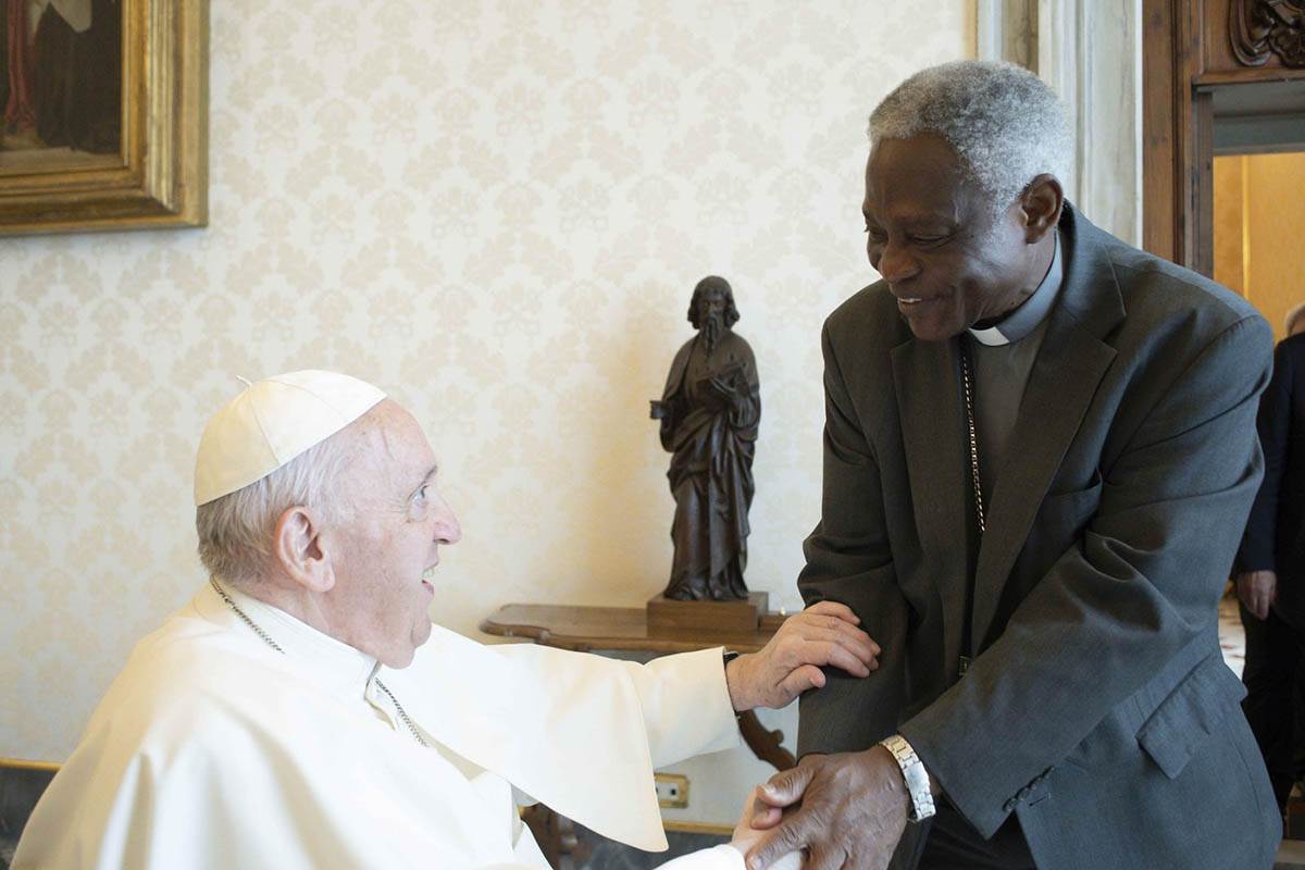  kardinal piter turkson favorit za novog papu 