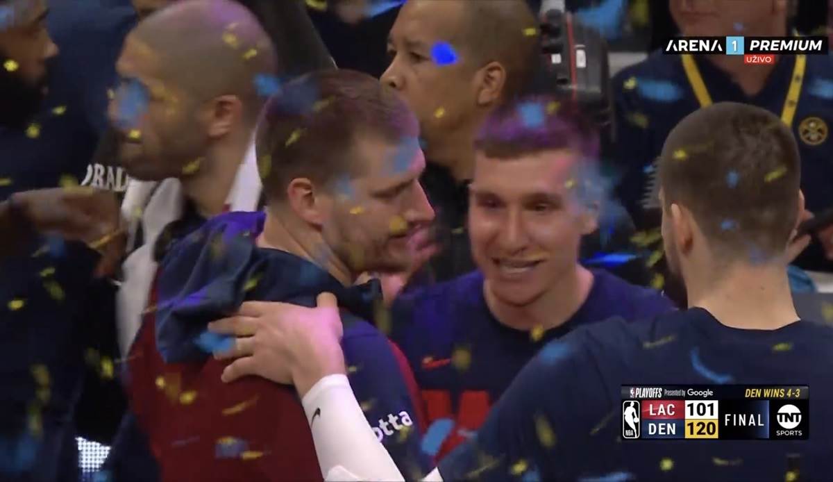  Jokić tješio Zupca i Bogdanovića poslije utakmice 