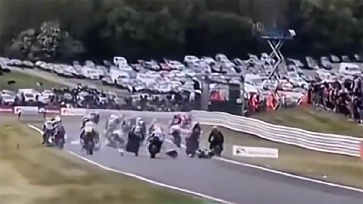  dva vozaca preminula na trci motora 