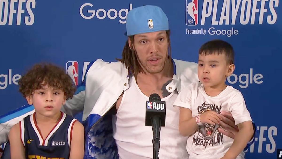  Eron Gordon doveo djecu Drua Gordona na pres konferenciju 