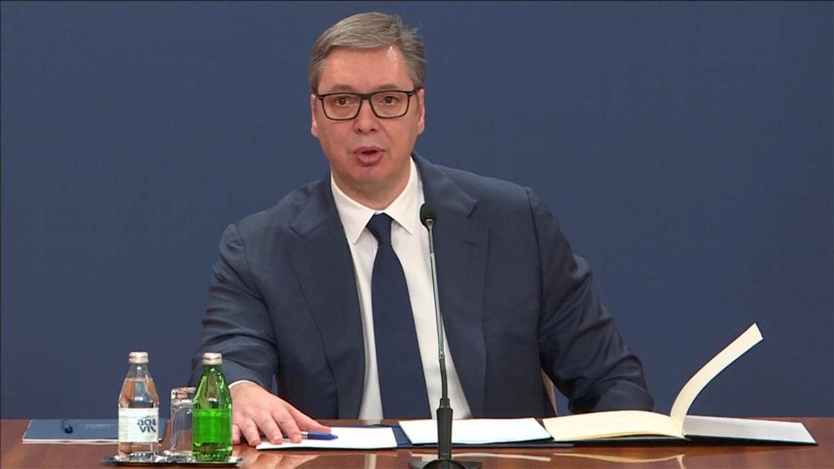   Vučić predlaže čvršća ovlašćenja policiji Srbije 