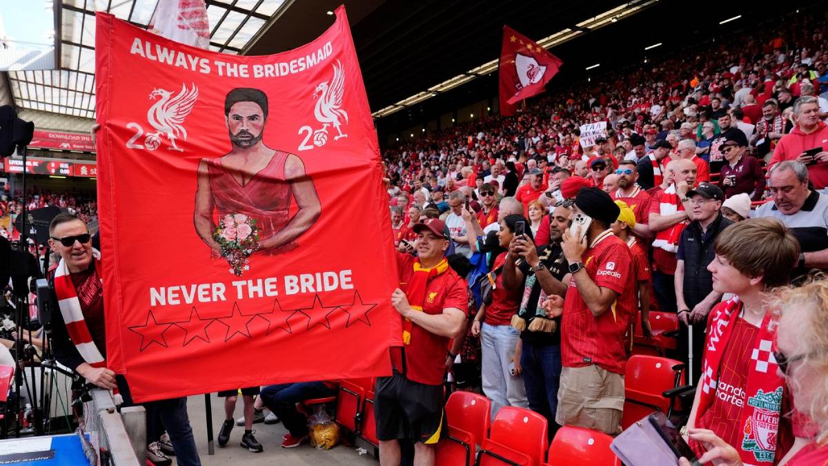  Navijači Liverpula prozivaju Mikela Artetu 