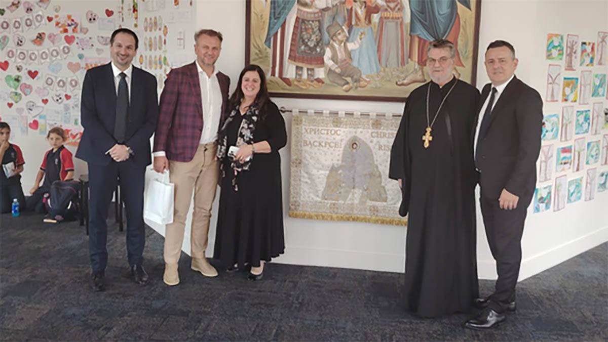  ostoja mijailovic posjetio koledz svetog save u australiji 