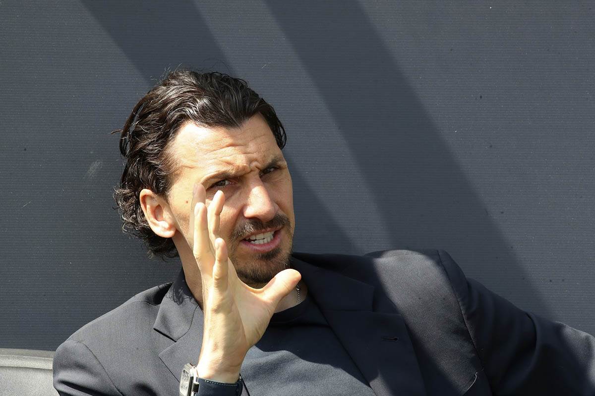 zlatan ibrahimovic smjenjuje trenera milana i dobija otkaz zlatan ibrahimovic smjenjuje trenera milana i dobija otkaz