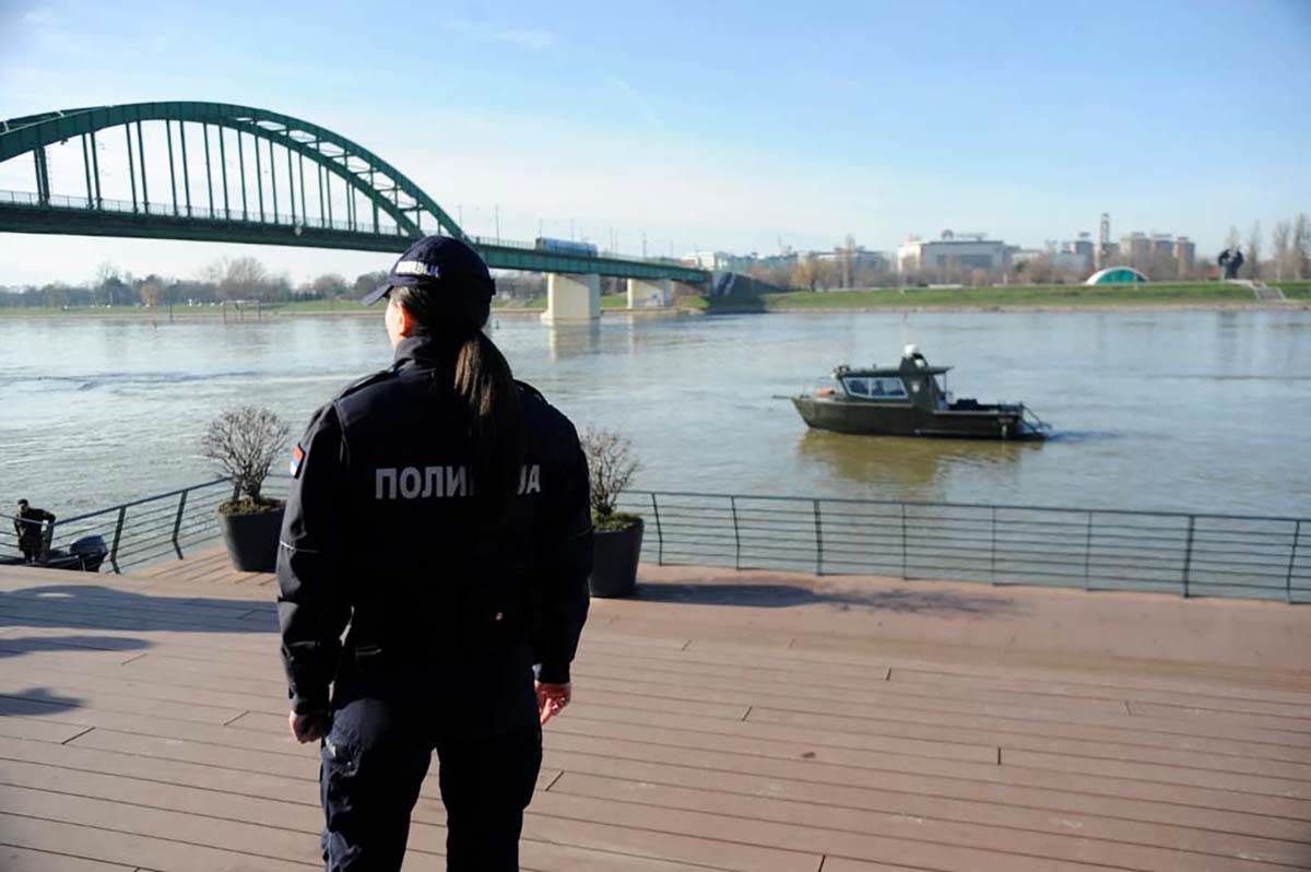  Kako je mladić sa autom sletio u Savu 