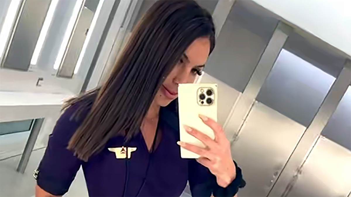 kako smuvati stjuardesu kako smuvati stjuardesu