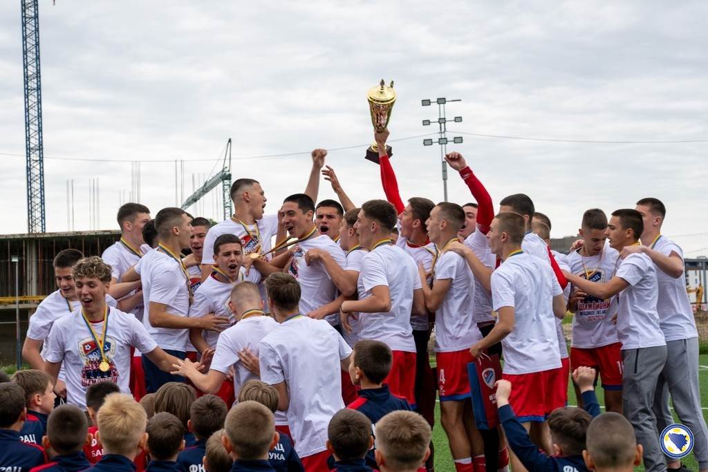 Kadetima Borca uručen trofej Kadetima Borca uručen trofej