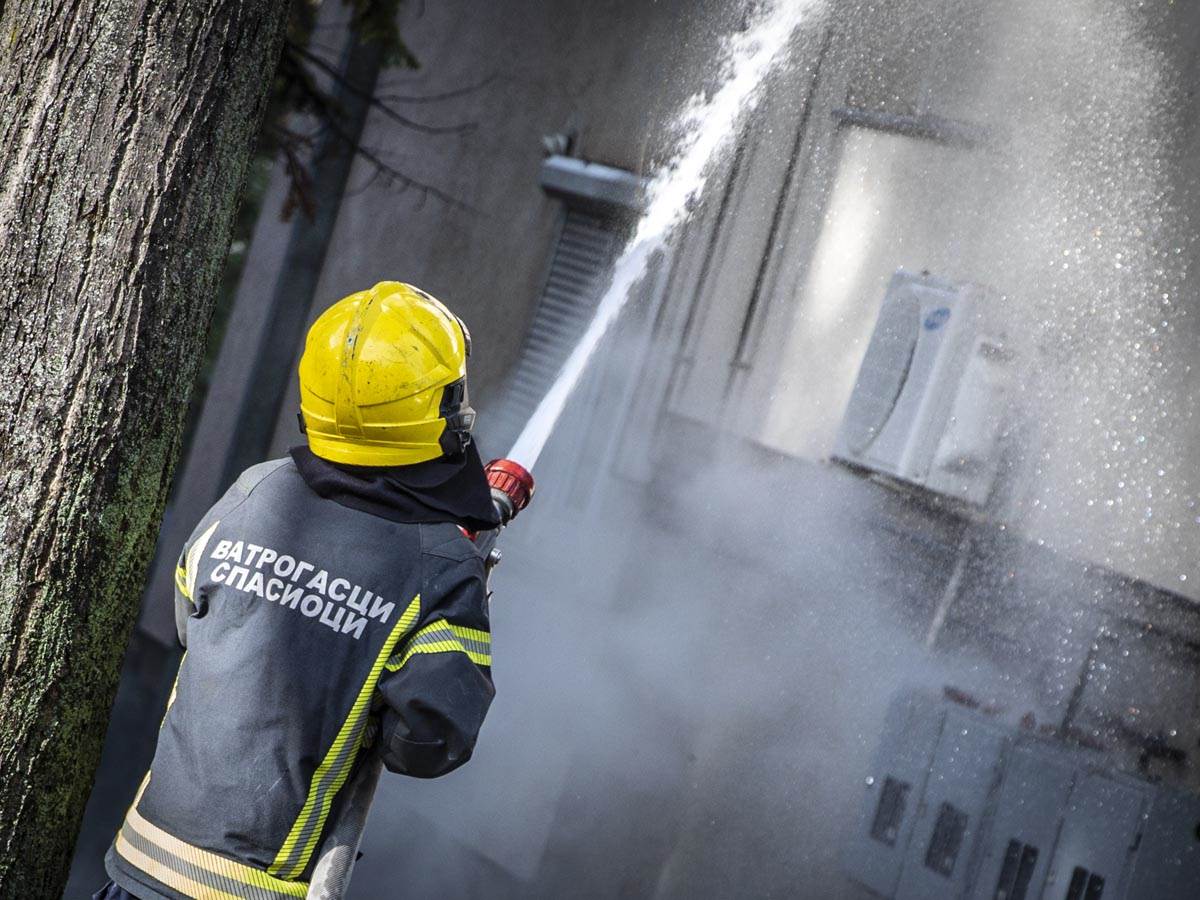 Dvoje djece u bolnici nakon požara u Prokuplju Dvoje djece u bolnici nakon požara u Prokuplju