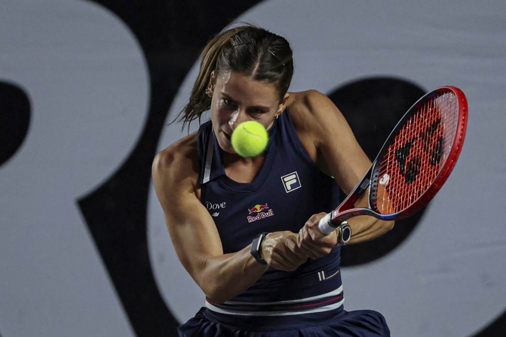  Ema navaro ispala sa Rolan Garosa poslije jednog osvojenog gema 