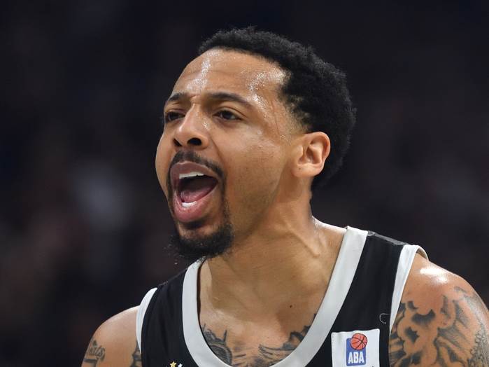  Fenerbahče hoće Karlika Džounsa 