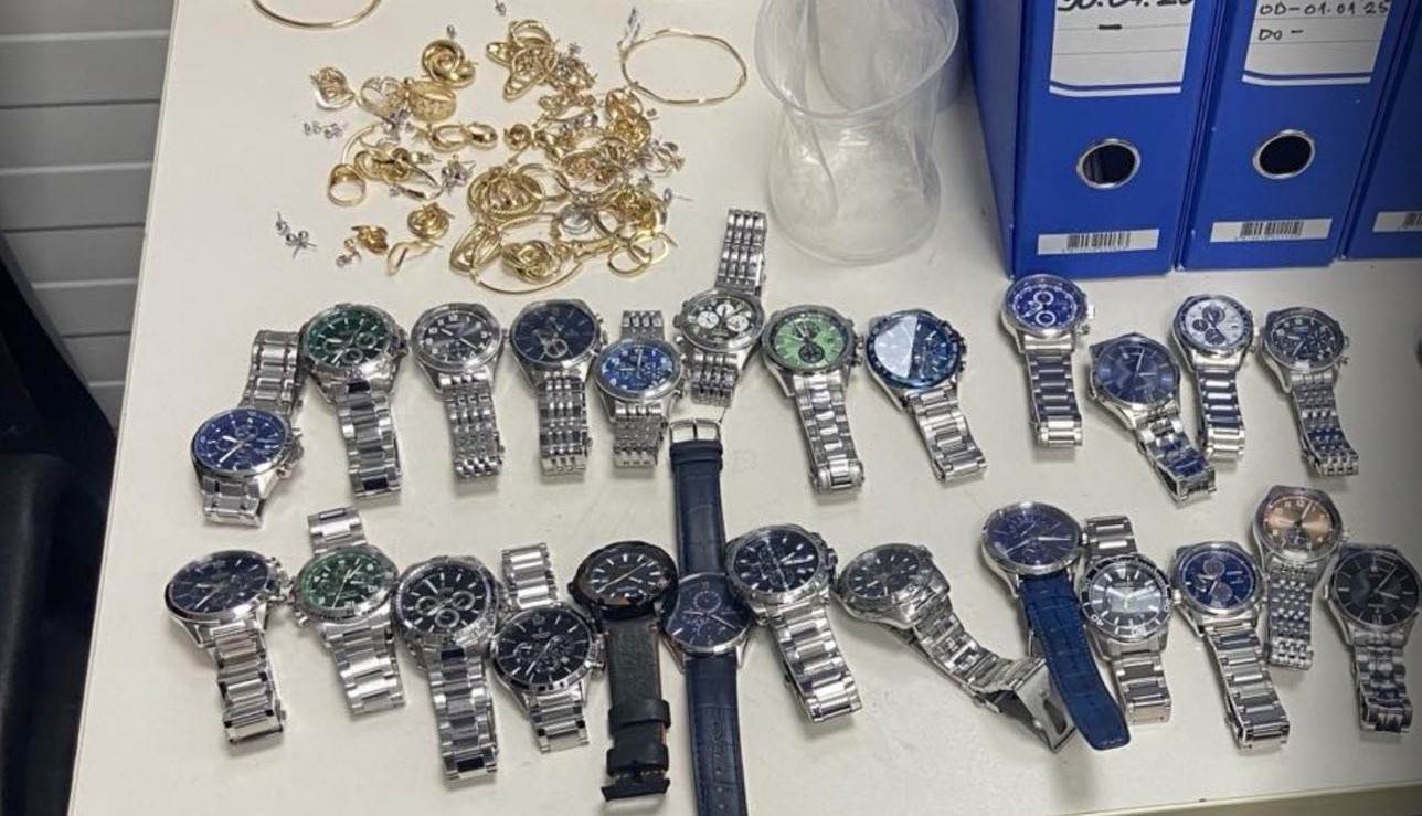  Spriječen šverc zlata i satova 