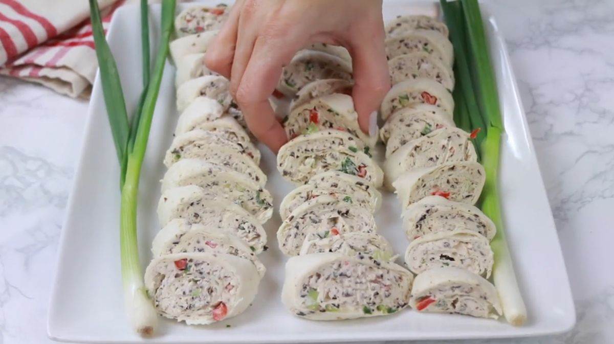  Najbrži tortilja rolat sa krem sirom i paprikom 