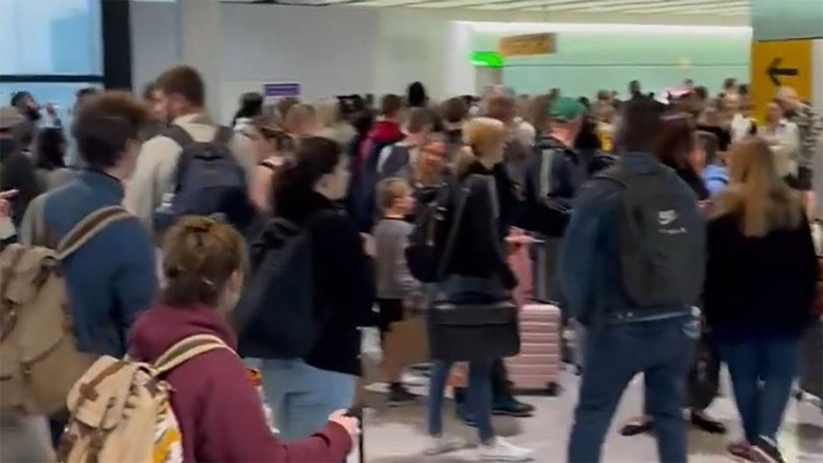  Dojava o bombi na aerodromu Hitrou 