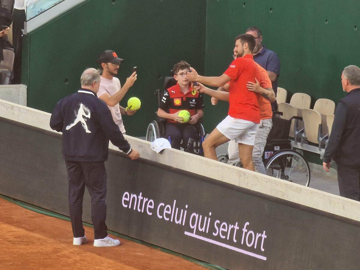  Đoković preskočio ogradu na Rolan Garosu da dođe do ljudi u kolicima 
